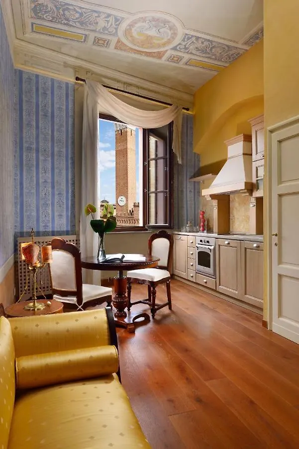 Piazza Del Campo Honeymoon Suite Siena